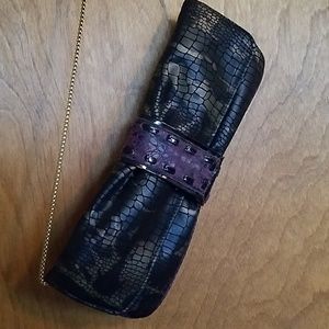 2/$15 Vintage Metro Bagz with goldtone chain